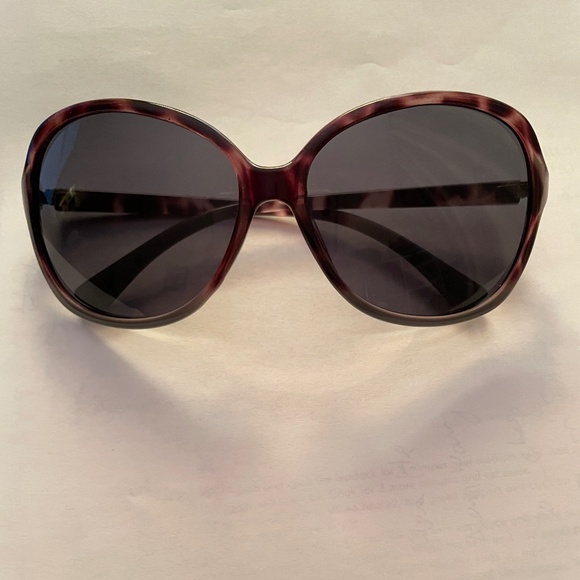 NWOT Gray Sunglasses with two tone Trims, big round cat\'s eyes, only 0.85 oz main image 7